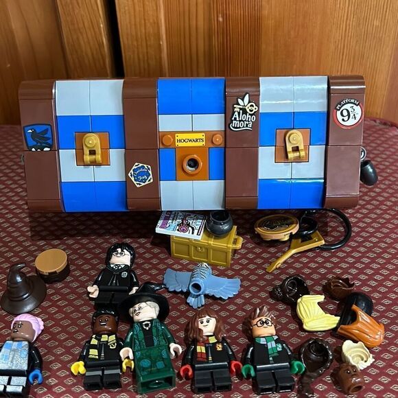 Lego 76399 Harry Potter’s Magical Trunk Ravenclaw - Picture 7 of 10